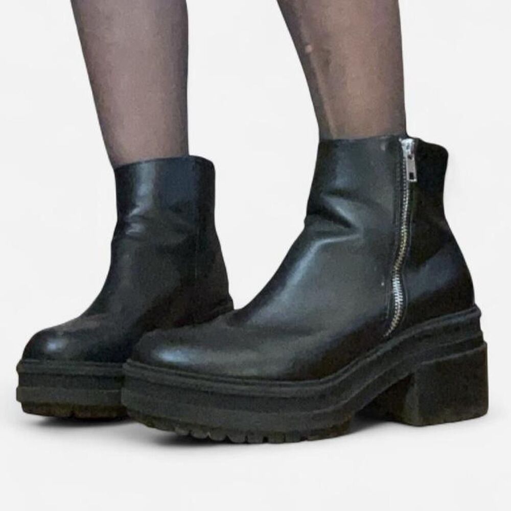 Unbranded Women's Black and Grey Boots